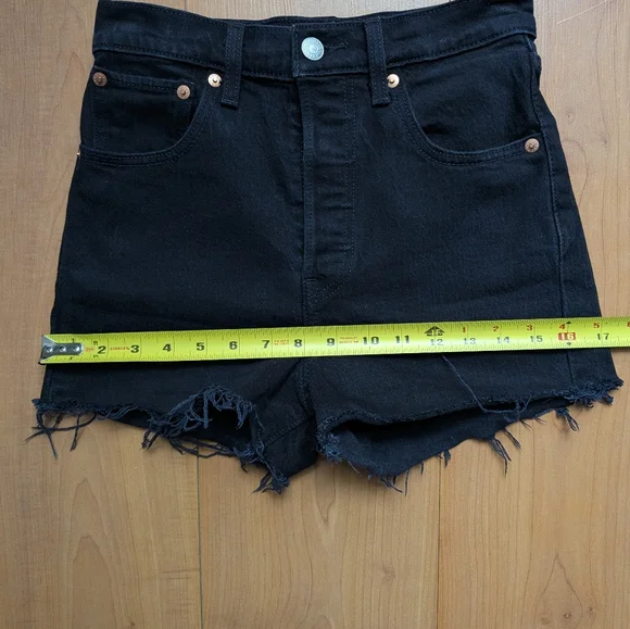 Levi's Ribcage Short - Picture 9 of 13